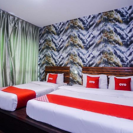 Oyo 1119 Memoire Express Hotel Kuching Exterior photo