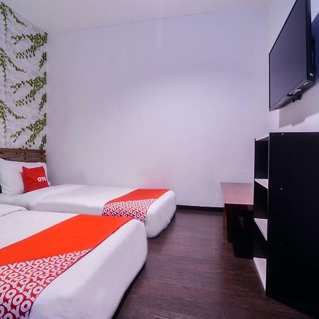 Oyo 1119 Memoire Express Hotel Kuching Exterior photo