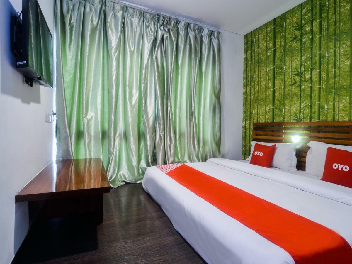 Oyo 1119 Memoire Express Hotel Kuching Exterior photo