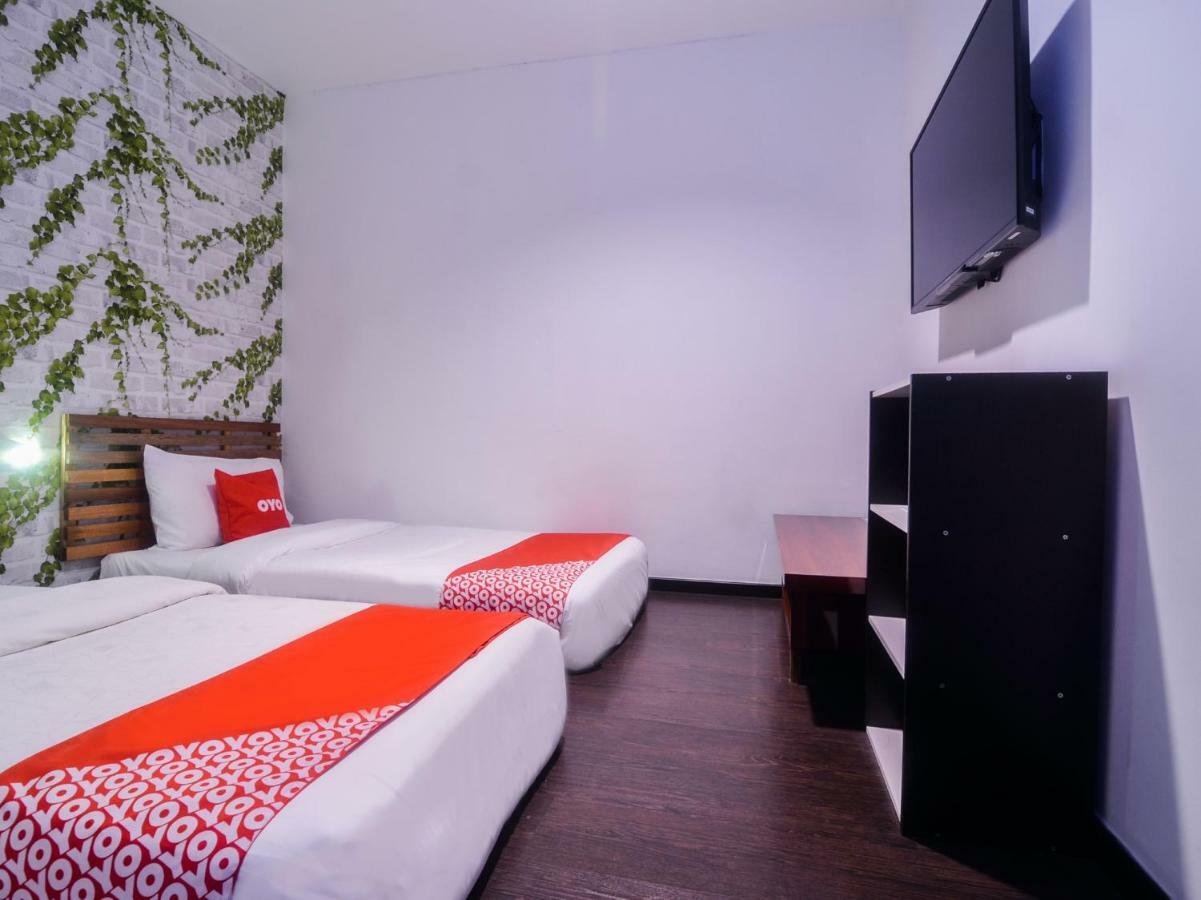 Oyo 1119 Memoire Express Hotel Kuching Exterior photo