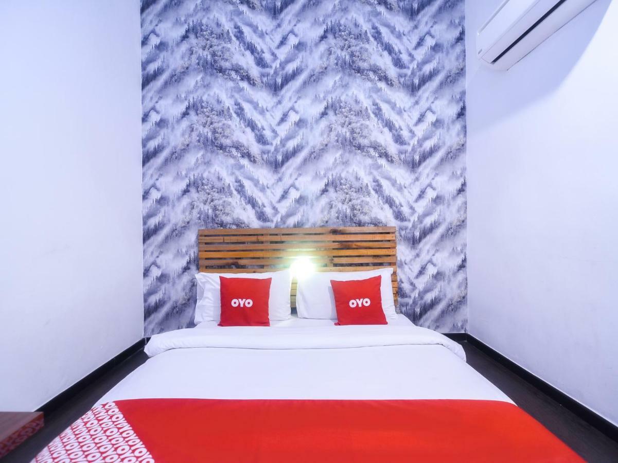 Oyo 1119 Memoire Express Hotel Kuching Exterior photo