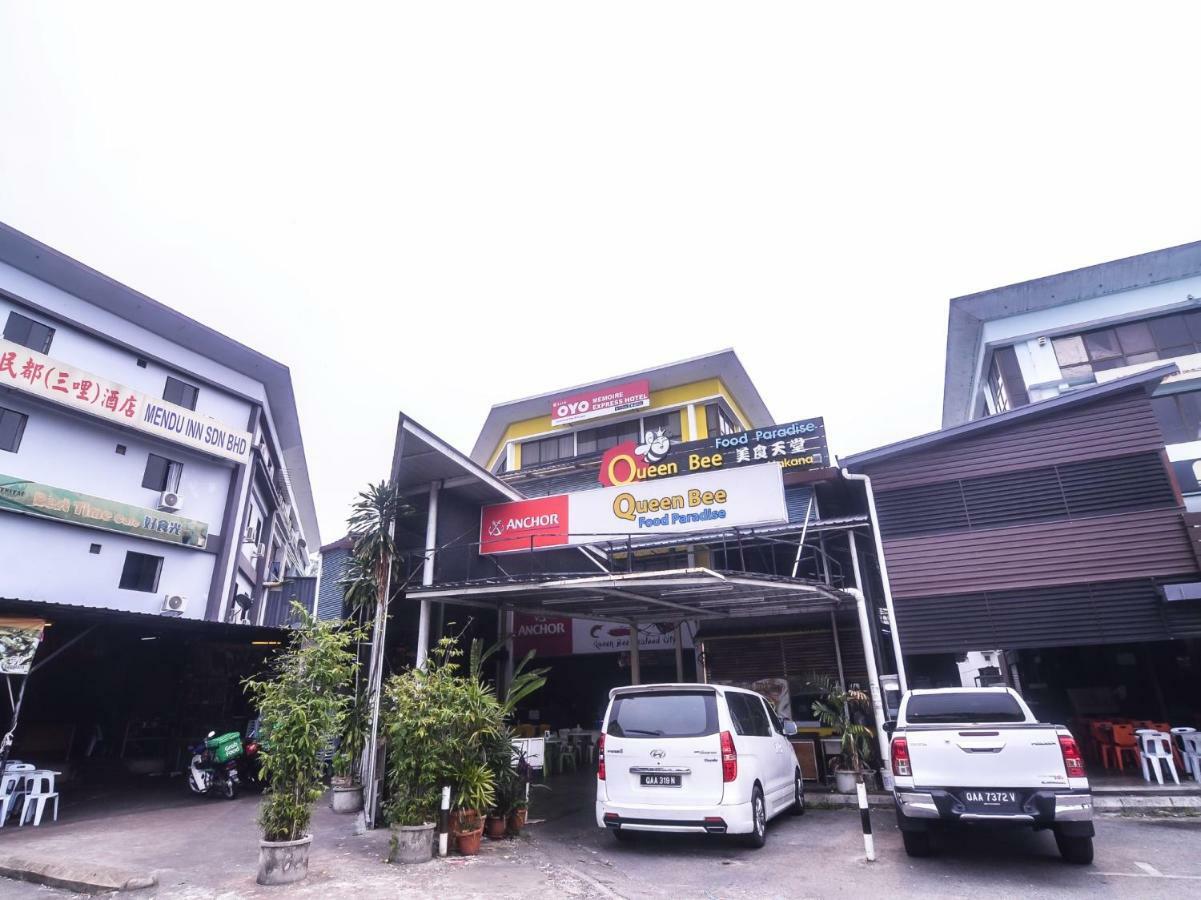 Oyo 1119 Memoire Express Hotel Kuching Exterior photo